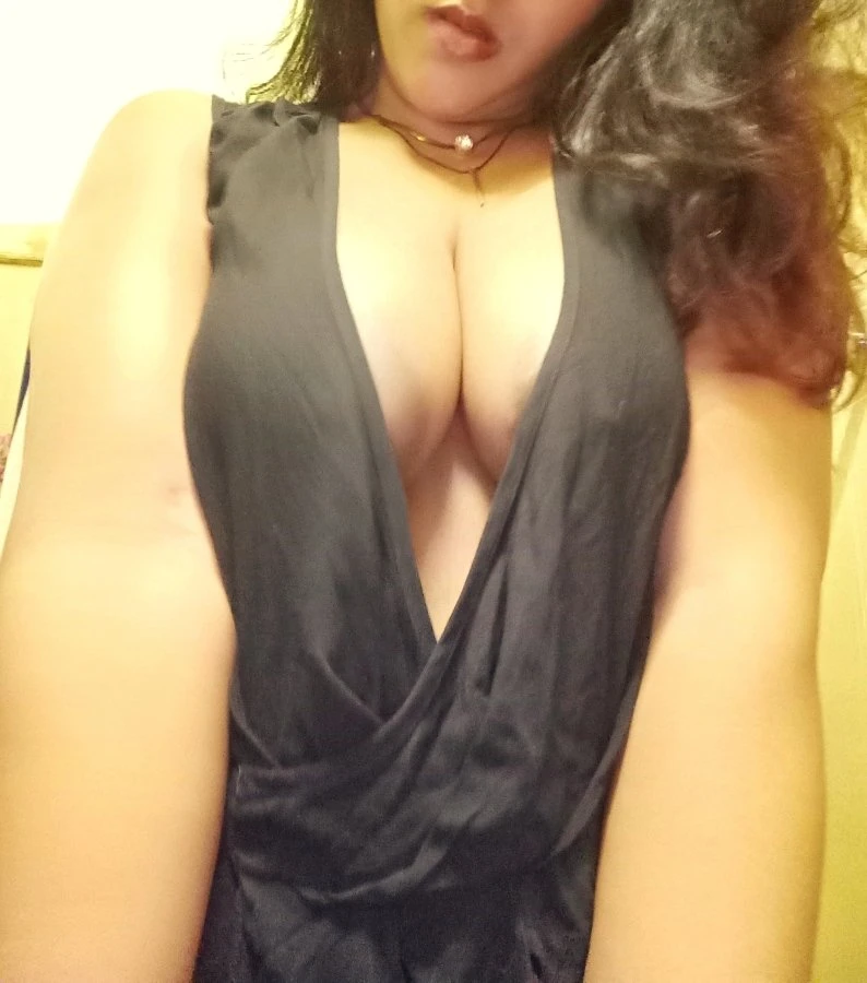 Nethmi Erotic Live Cam Only – Sri Lankan escort in Colombo — 2 / 6