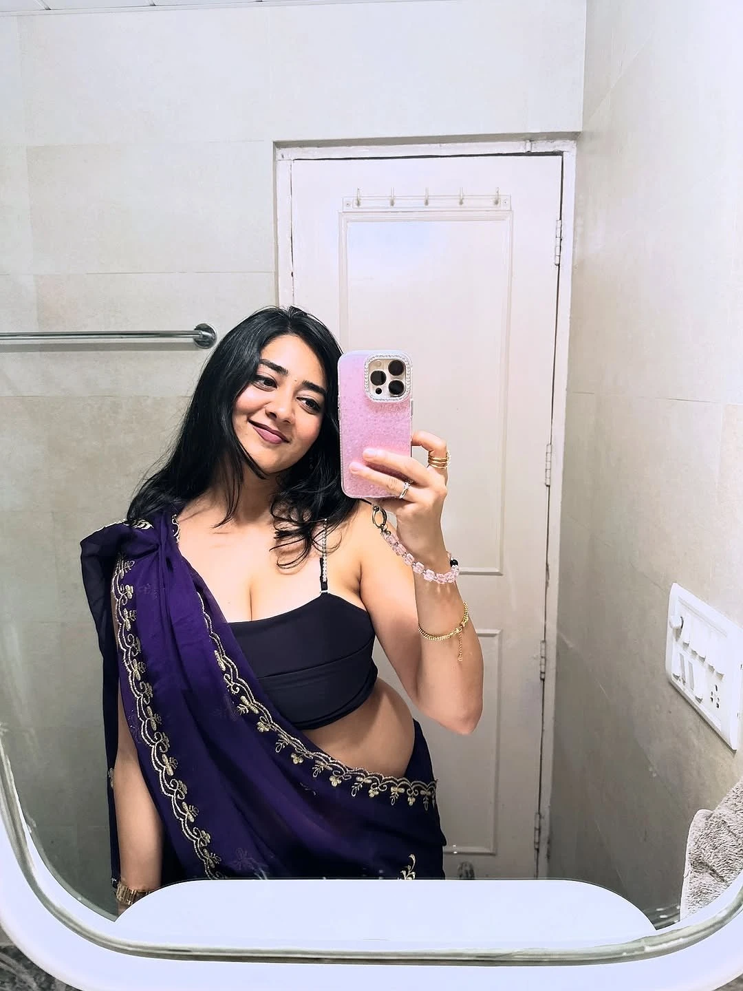 Pallu – escort in New Delhi — 4 / 5