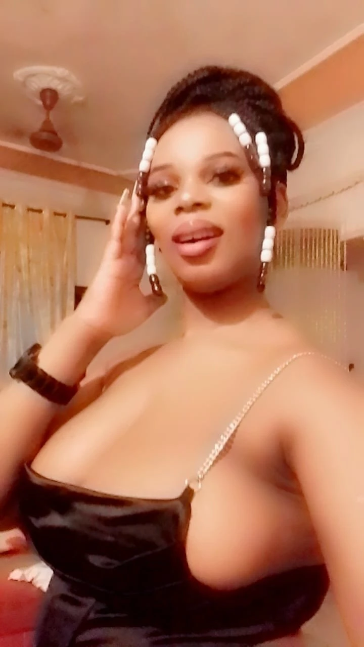 Dayna – South African escort in Hyderabad — 4 / 12