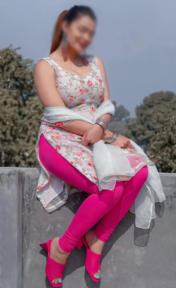 Navi Mumbai Escorts Royal Tulip Hotel – Indian escort in Navi Mumbai — 2 / 3