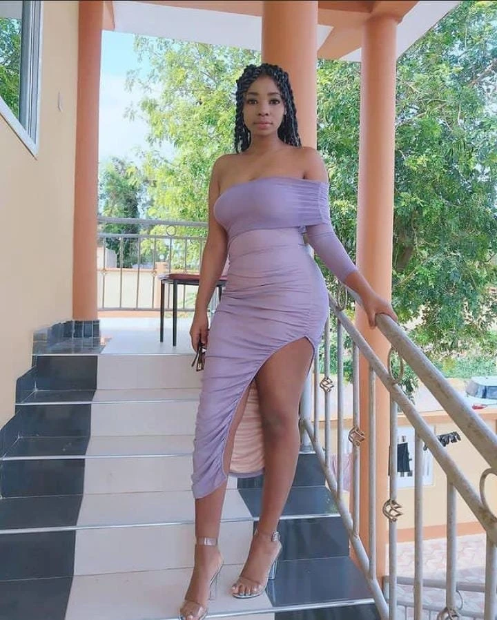 Amor – Burundian escort in Hyderabad — 1 / 2