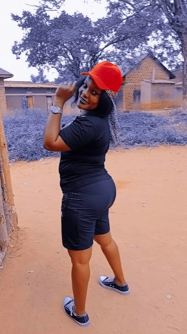 Shina – Kenyan escort in Kathmandu — 2 / 4
