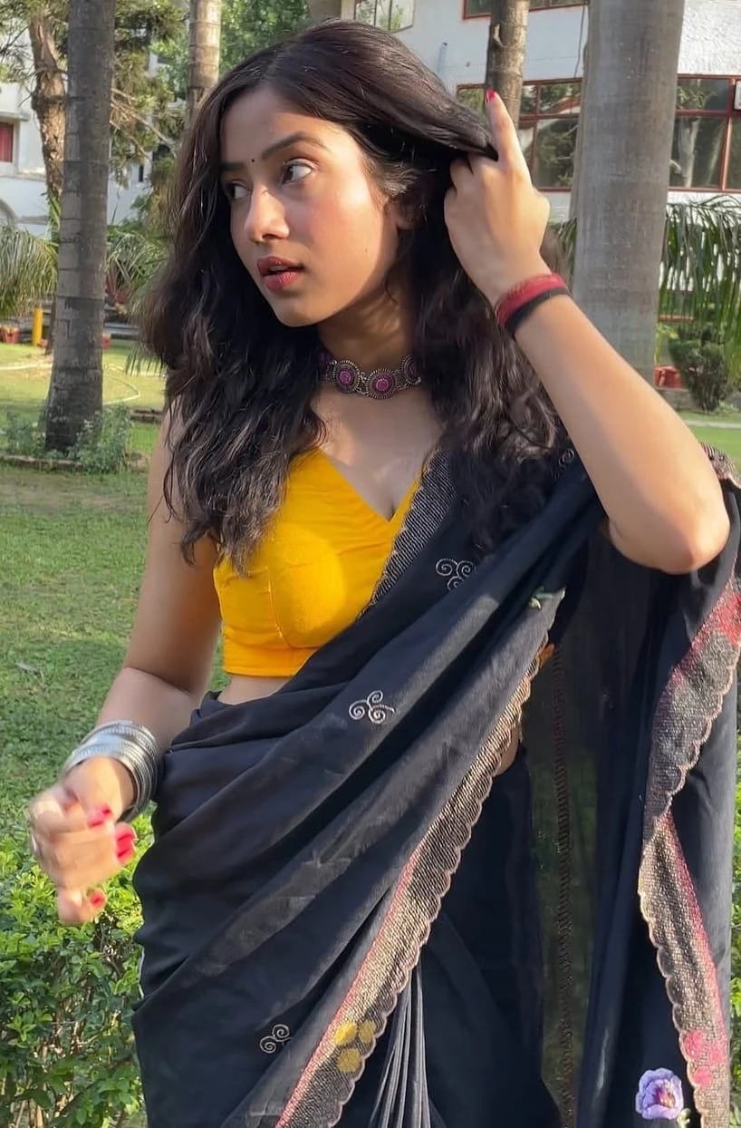 Dviya,Independent cam&real meet – Indian escort in Mumbai — 2 / 3