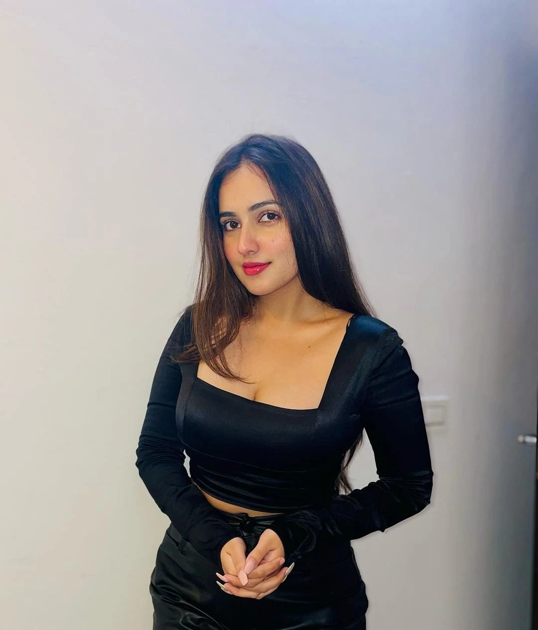 Vedika Escorts Service – Indian escort in Mumbai — 1 / 4