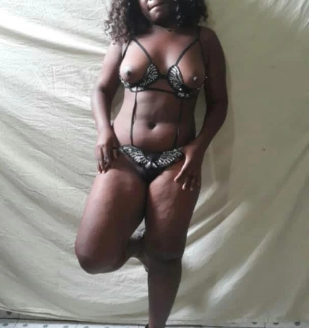 Nahomie – Ivorian escort in Abidjan — 3 / 5