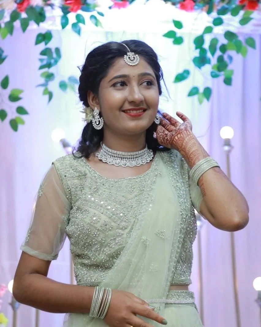 Aisha Singh – Indian escort in Hyderabad — 1 / 2