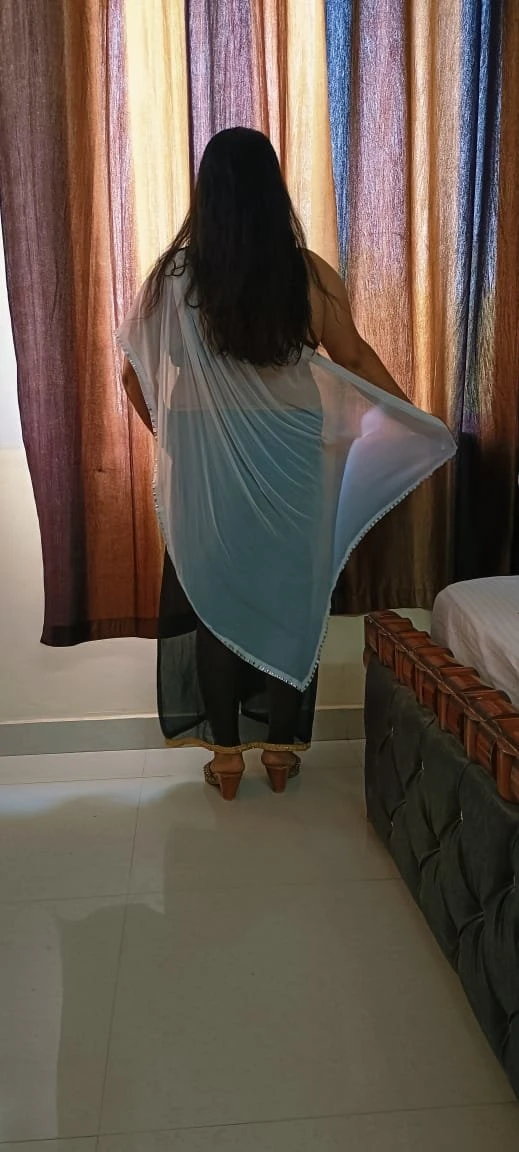Sonam – Indian escort in New Delhi — 23 / 24