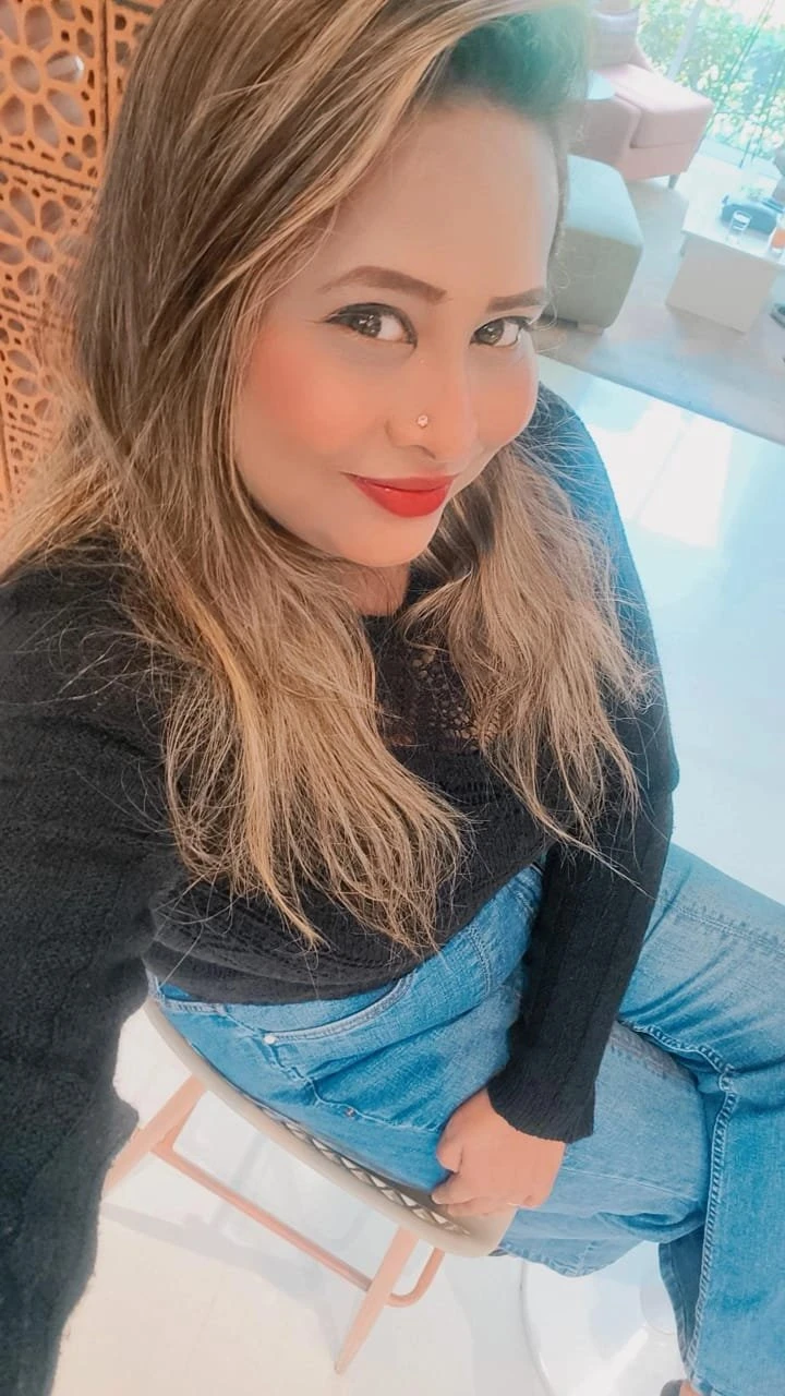 Shalja Real meet or cam show – Indian escort in Hyderabad — 4 / 5