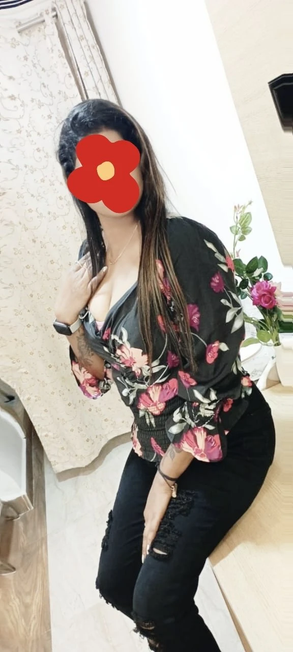 Ruchi Kaur, Silky N Hot Independent Girl – Indian escort in New Delhi — 4 / 8