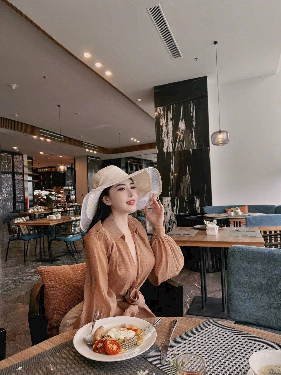 T Iti – Vietnamese escort in Ho Chi Minh City — 8 / 12