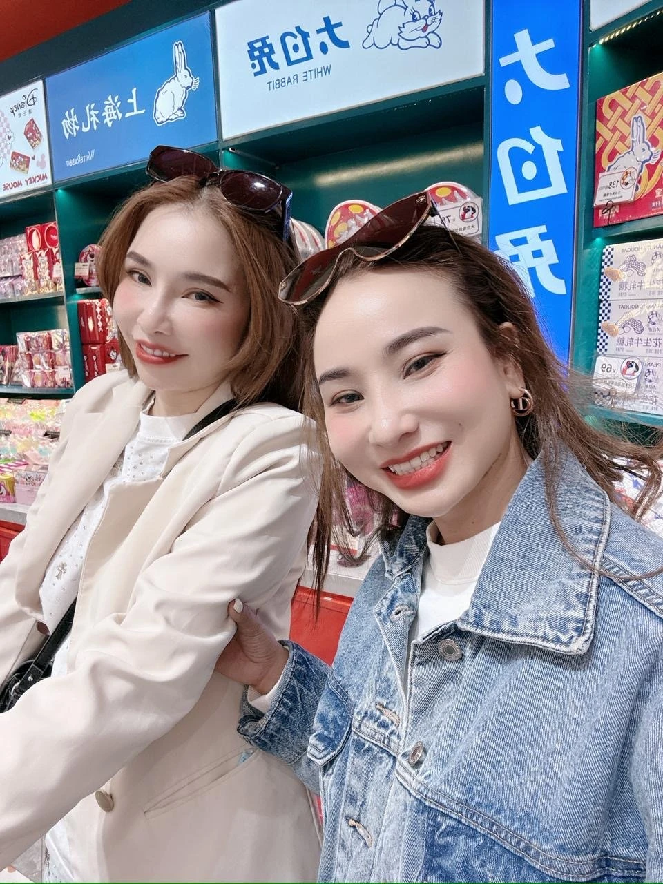 Threesome 2 girls(Toys ,Strapon the best – Vietnamese escort in Da Nang — 8 / 10