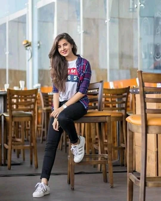 Elite Model O3493OOO66O – Pakistani escort in Karāchi — 5 / 16
