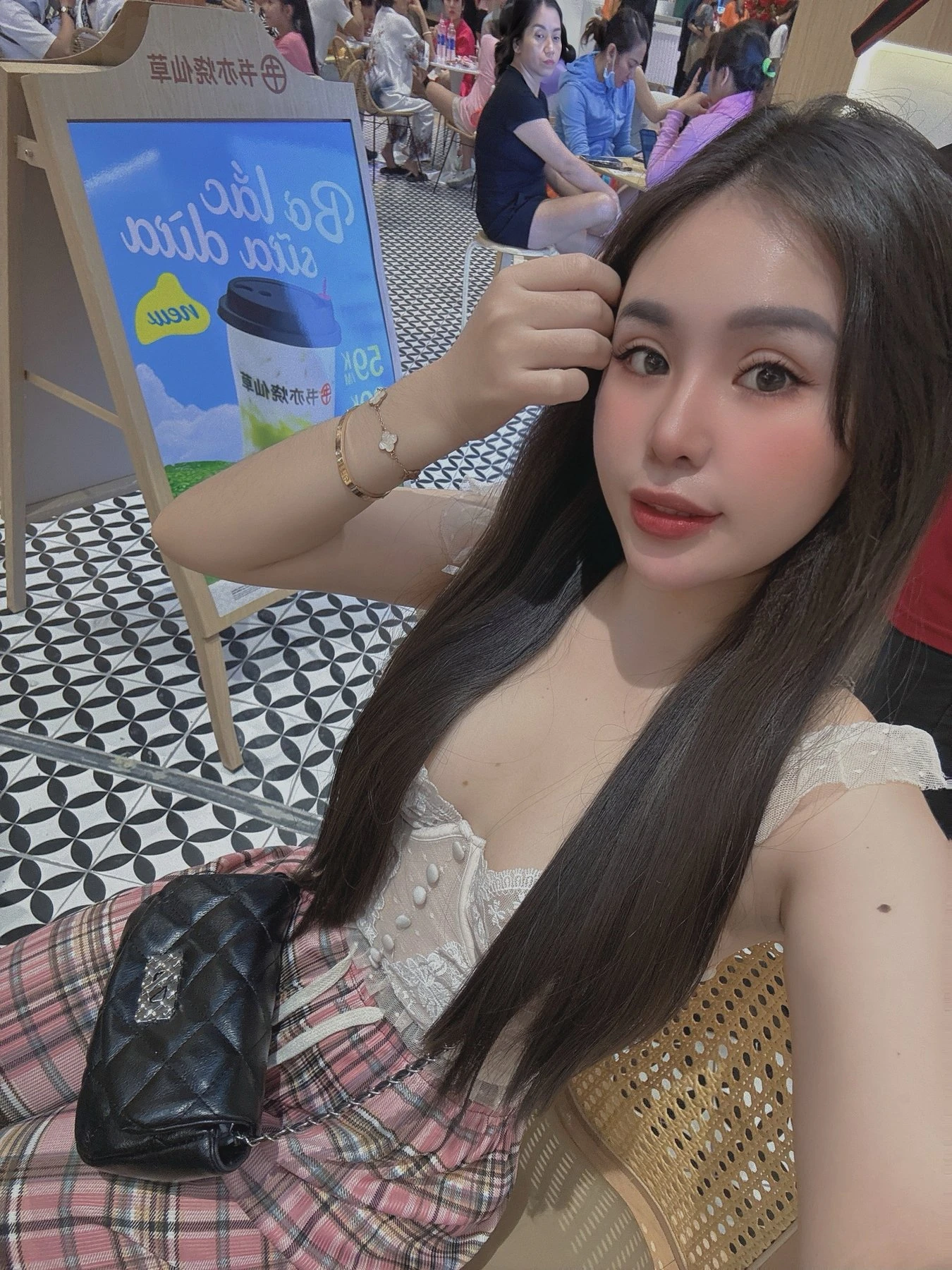 Ruby District 1- Cute Sexy – Vietnamese escort in Ho Chi Minh City — 22 / 31
