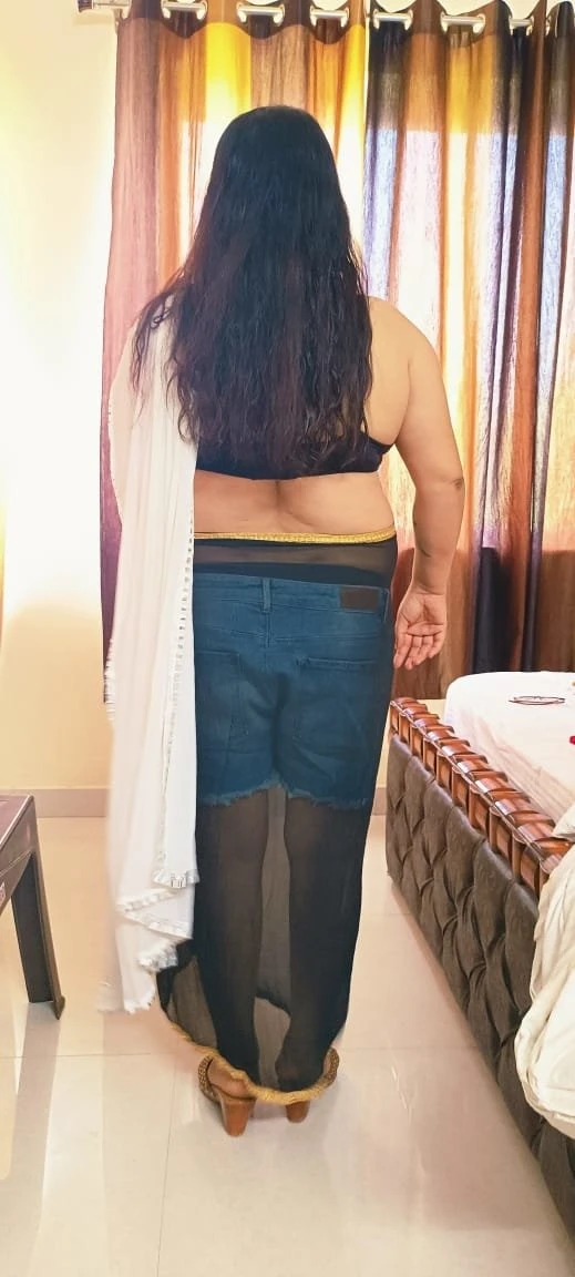 Sonam – Indian escort in New Delhi — 18 / 24