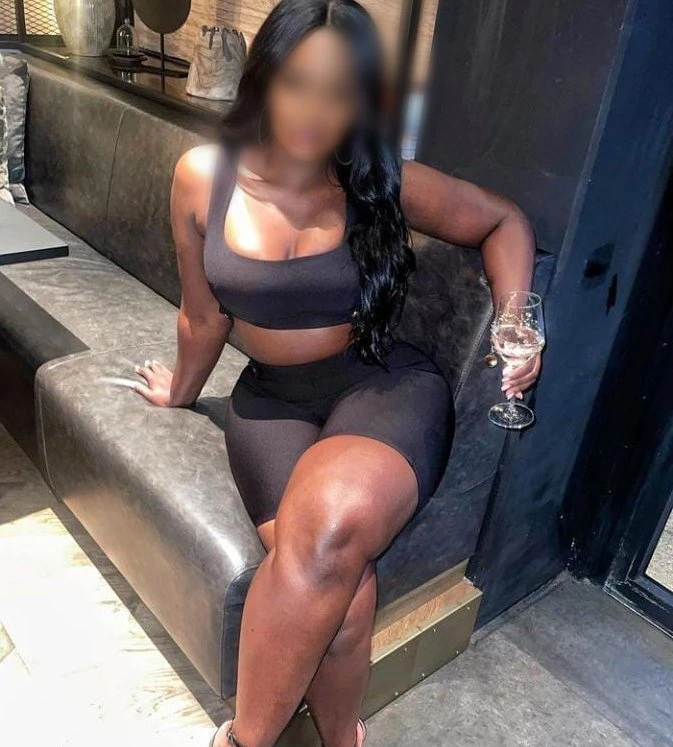 Bella the squirting girl – Central African escort in Mumbai — 4 / 5
