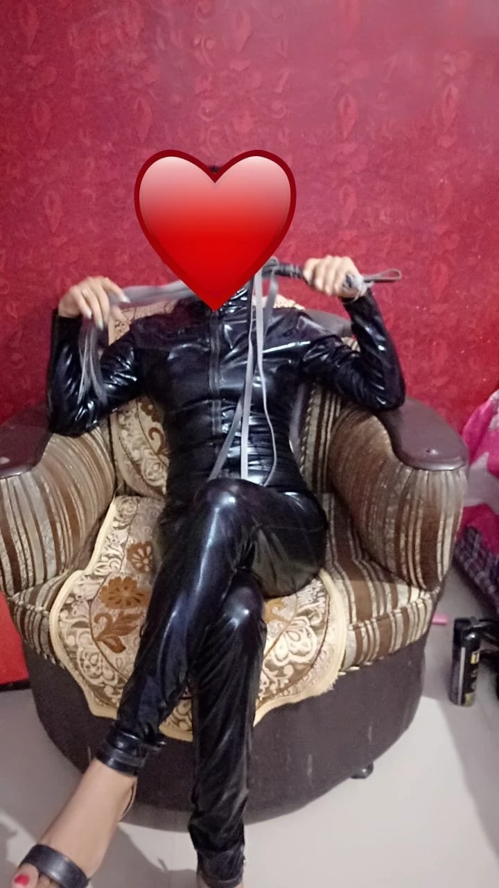 Mistress Sapna – Indian dominatrix in New Delhi — 4 / 5