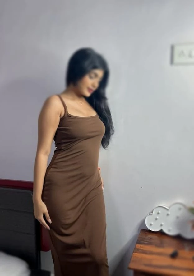 Sandhya Cam & Real meet availabe – Indian escort in Pune — 2 / 4