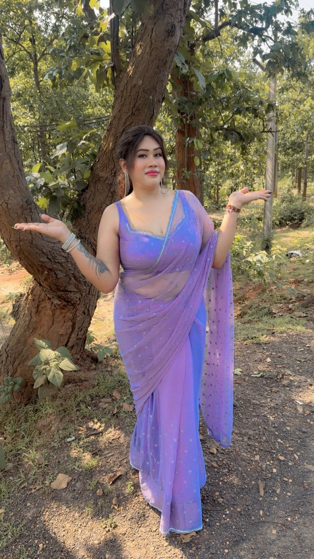 Saloni video service and real meet – Indian escort in Kolkata — 14 / 19