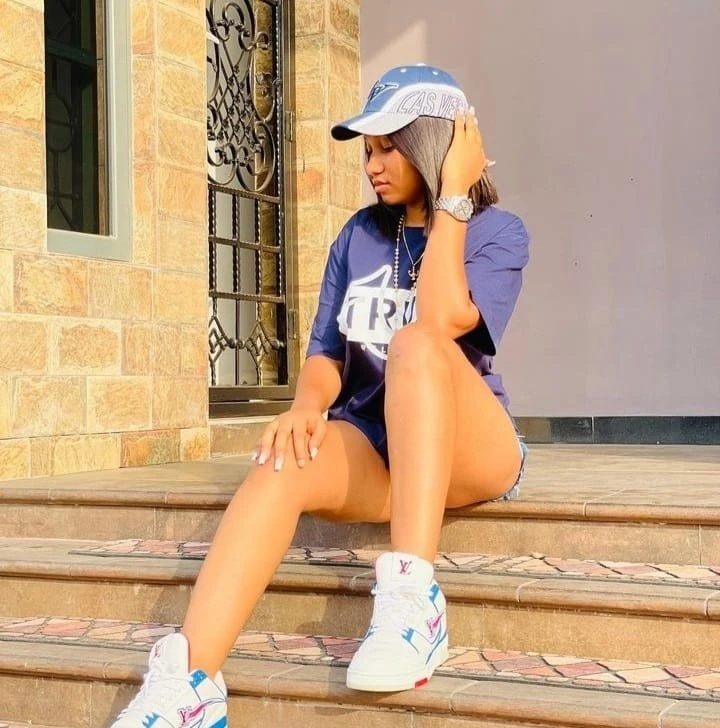 Sexy – South African escort in Beirut — 3 / 5