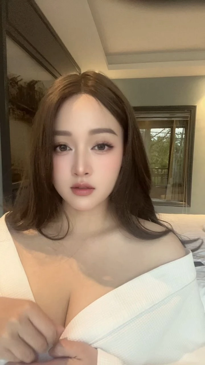 Anna – Vietnamese escort in Nha Trang — 3 / 7