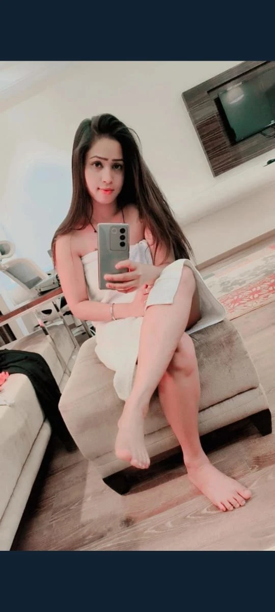 Diksha Singh – Indian escort in Mumbai — 2 / 4