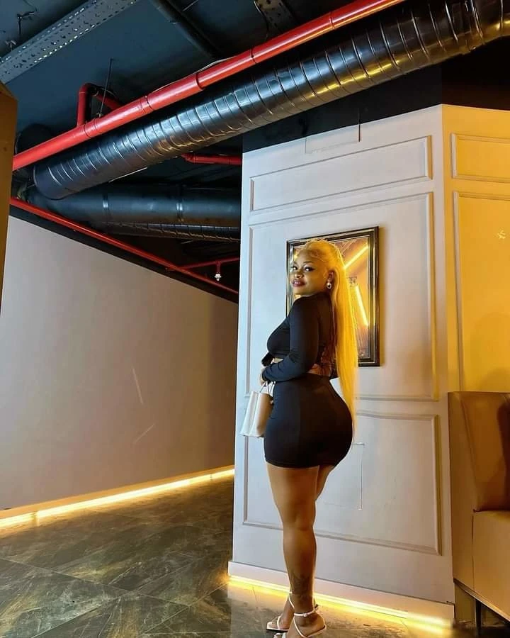 Juliet Jones – Kenyan escort in Kolkata — 4 / 5