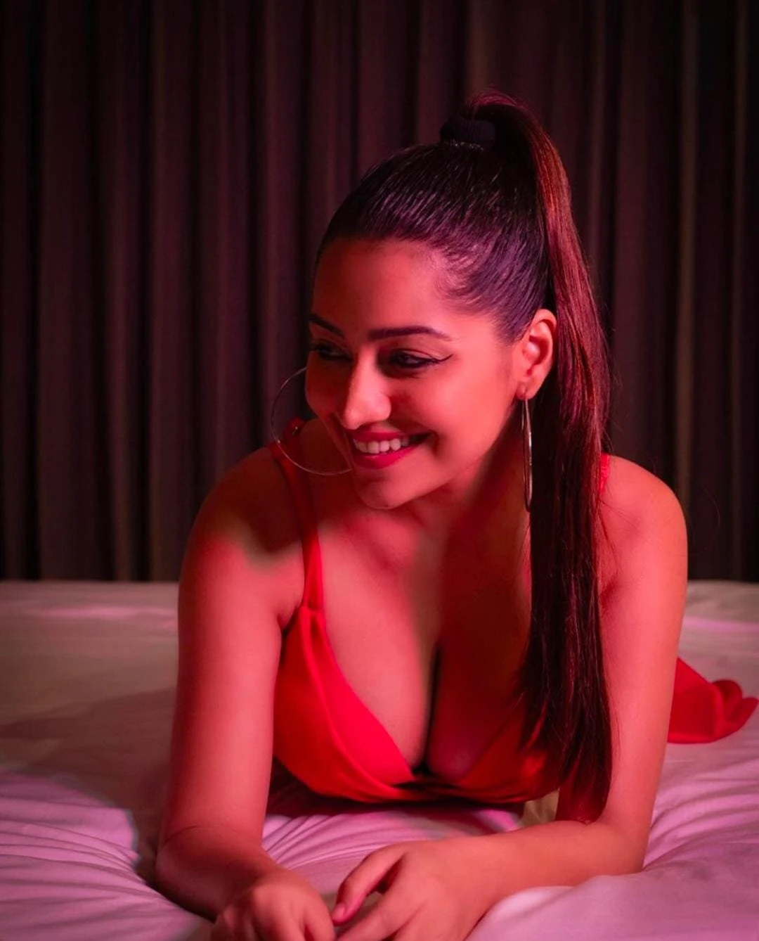 Hand Cash Payment – Indian escort agency in Hyderabad — 5 / 6