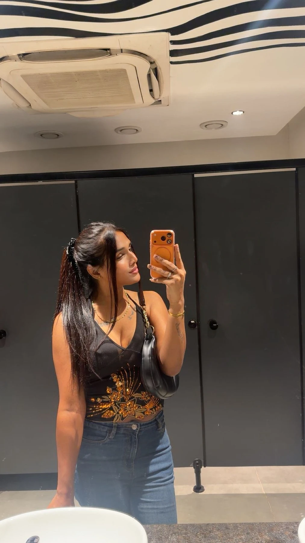Anushka – Indian escort in Hyderabad — 1 / 24