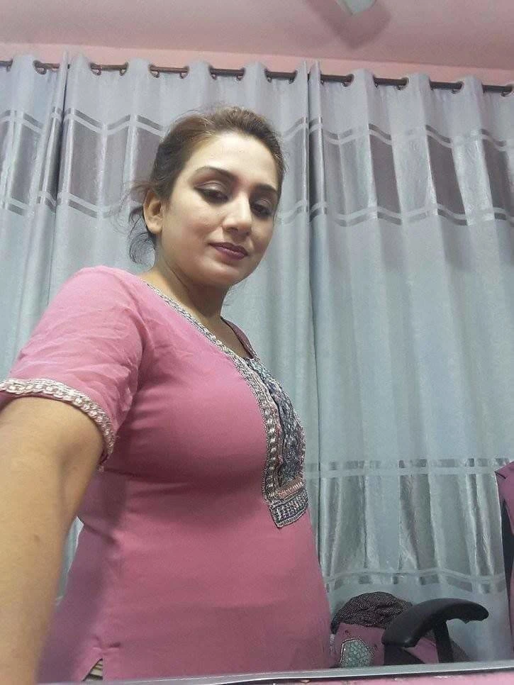 Ayesha Khan – Pakistani escort in New Delhi — 3 / 6