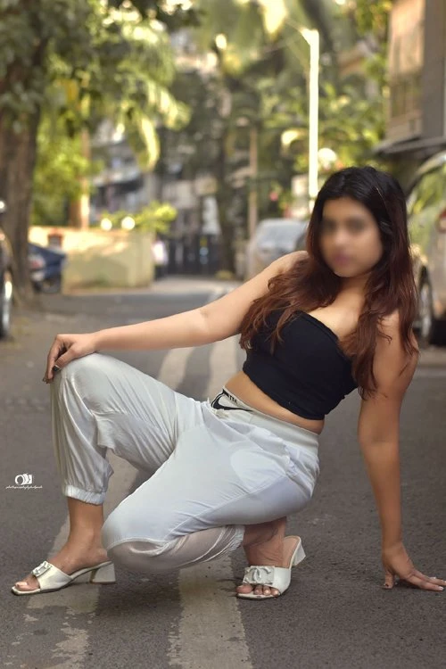 Alia Khan – Indian escort in Mumbai — 2 / 5