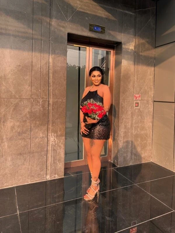 Vicky – Kenyan escort in Noida — 4 / 9