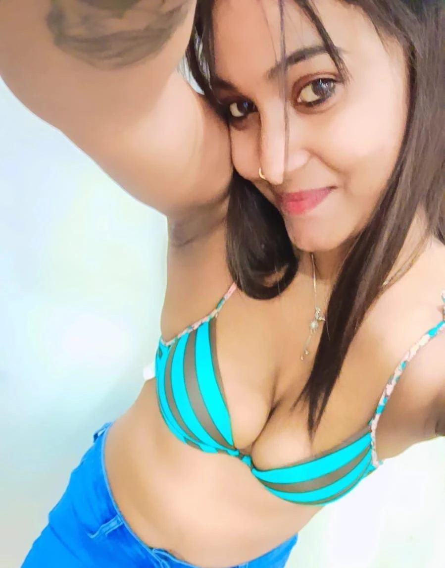 Suzyy Real Meet – Indian escort in New Delhi — 3 / 8