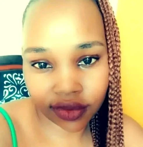 Ashley – Kenyan adult performer in New Delhi — 1 / 3