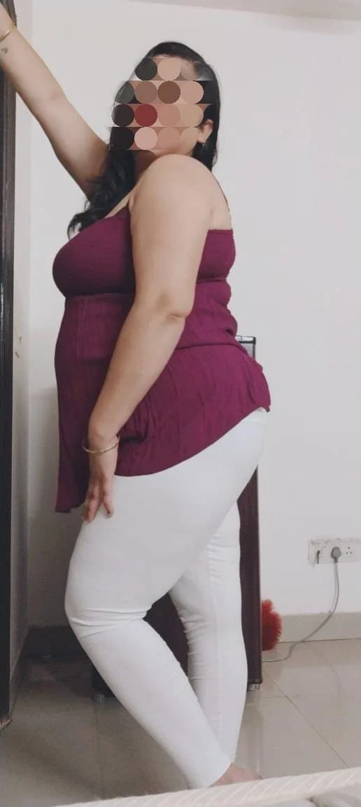 I Am Deepa Hot n Sizzling Lady – Indian escort in New Delhi — 7 / 9