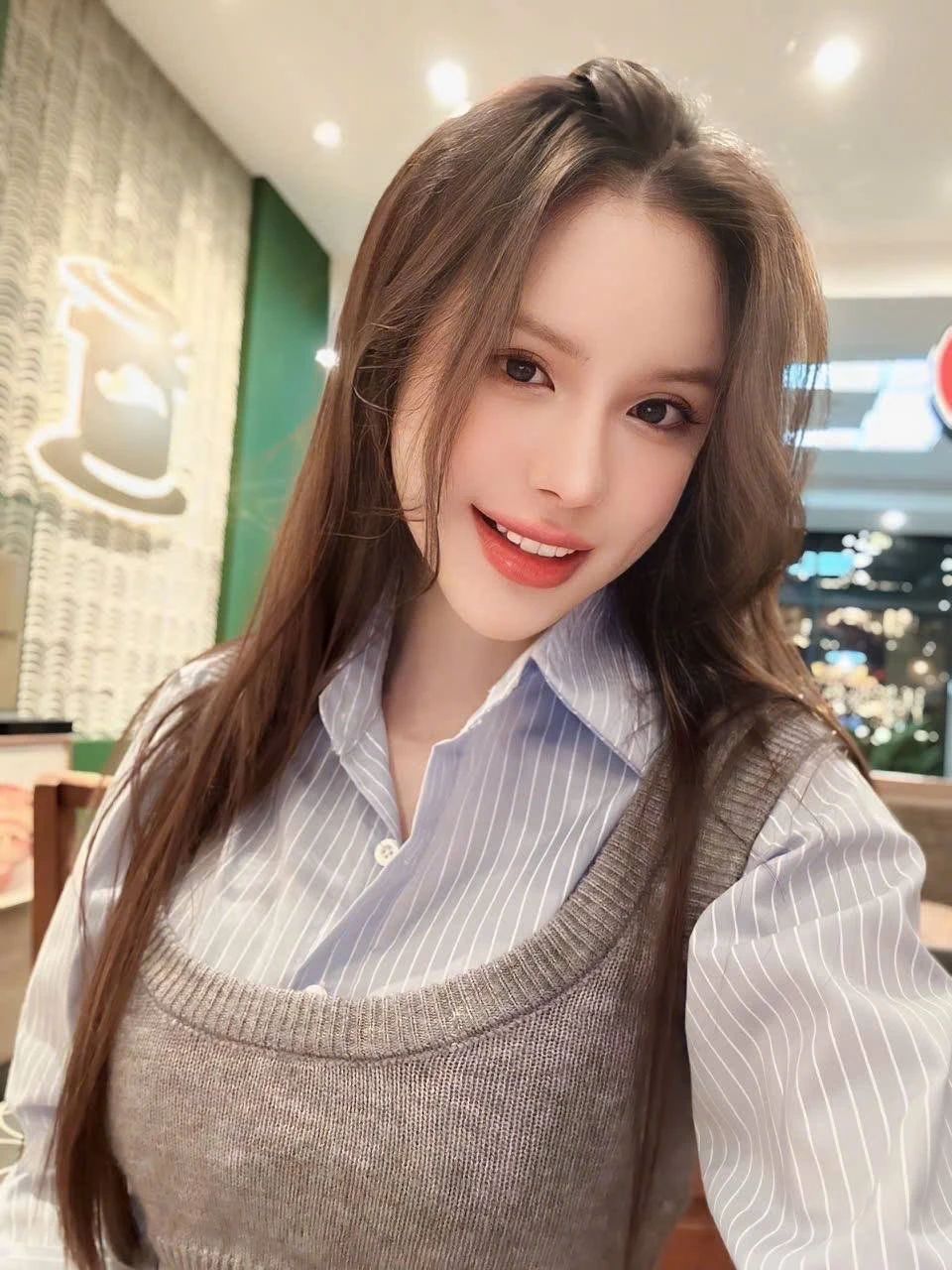 Lily Lovely – Vietnamese escort in Ho Chi Minh City — 2 / 12