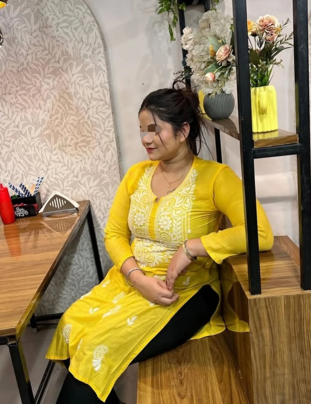 Komal – Indian masseuse in Kathmandu — 5 / 6