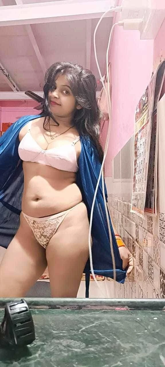 Khushi Singh – Indian adult performer in Patna — 3 / 4