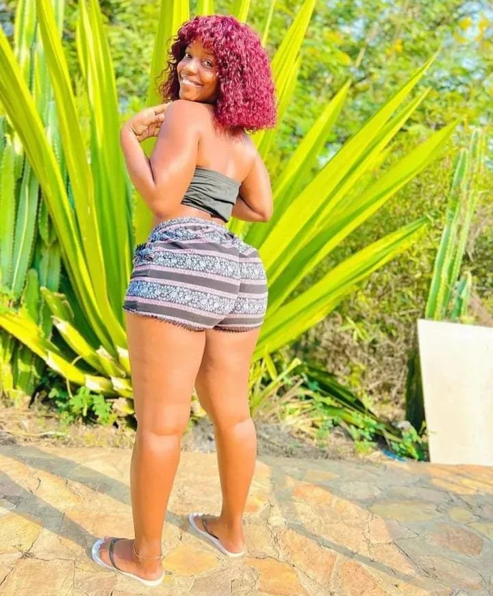 Blessing – South African escort in Kathmandu — 2 / 3