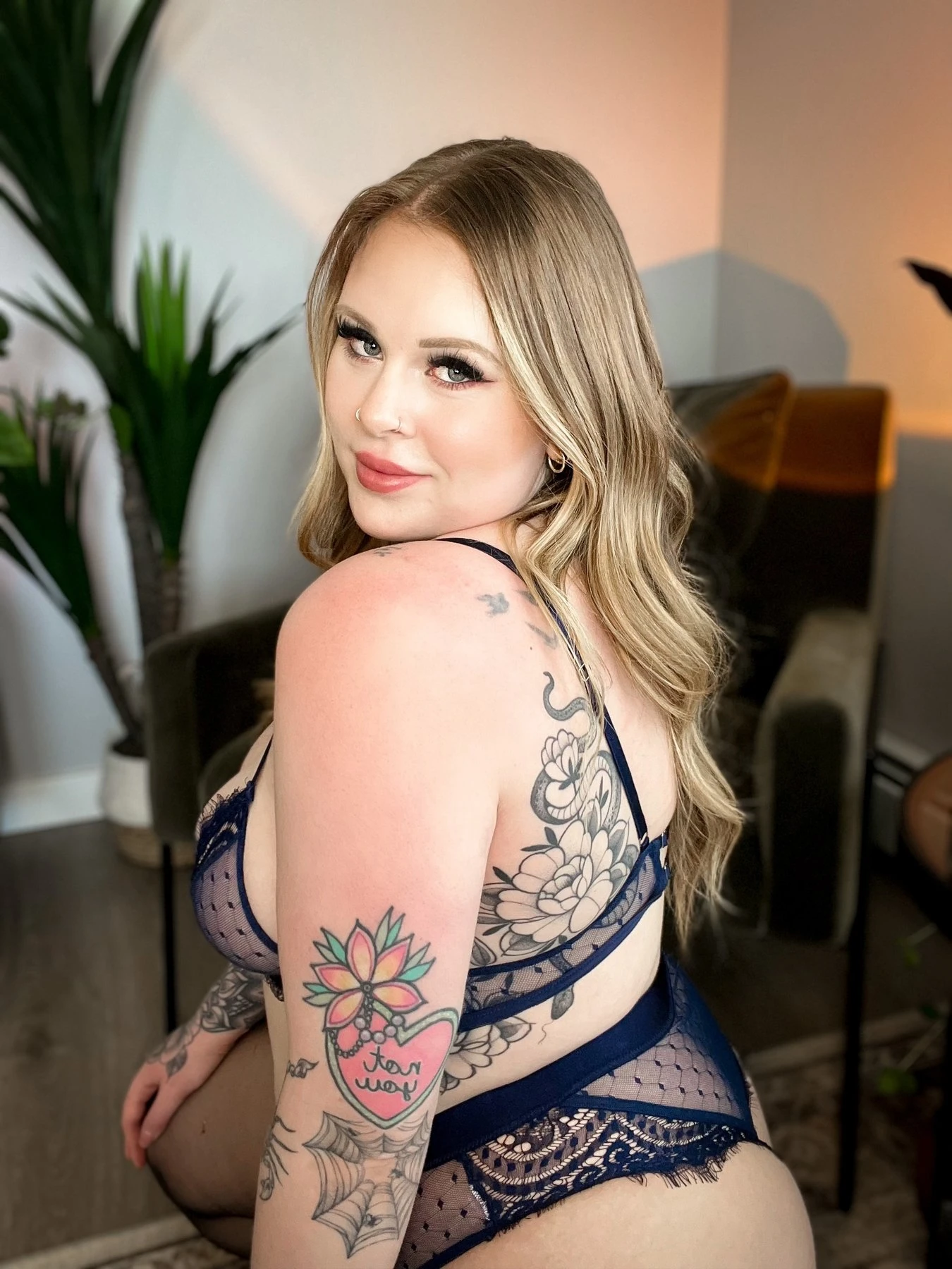 Canadian Ashlynn Curvy Bombshell – Canadian escort in New Delhi — 10 / 16