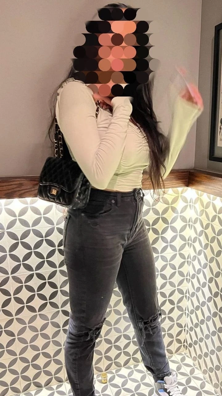Ashwini G on CAM and OCCASIONAL MEETUPS – Indian adult performer in New Delhi — 5 / 9