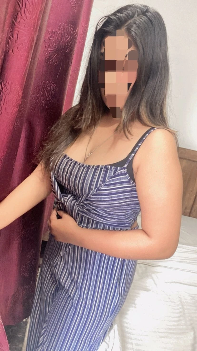 Cam Show and Real Meet Reshma – Indian escort in Mumbai — 4 / 6