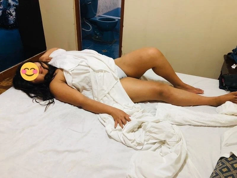 Hot Telugu Couple 3sum Cam 1st – Indian escort in Candolim, Goa — 8 / 11