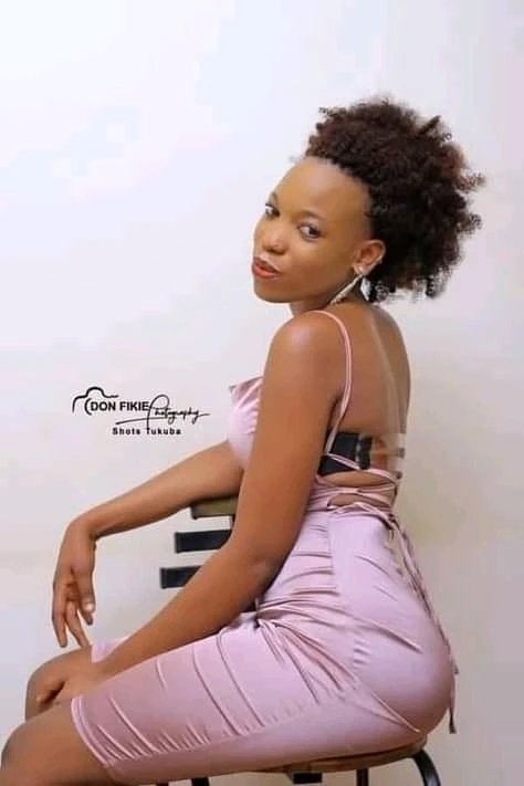 Moreen1 – Ugandan escort in Kampala — 2 / 9