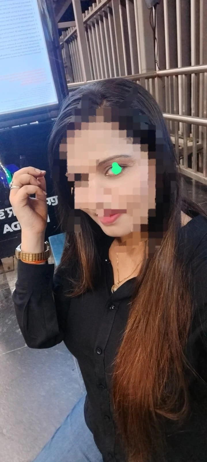 Sonam bhabhi - biggest boobs in MR – Indian escort in Mumbai — 4 / 18