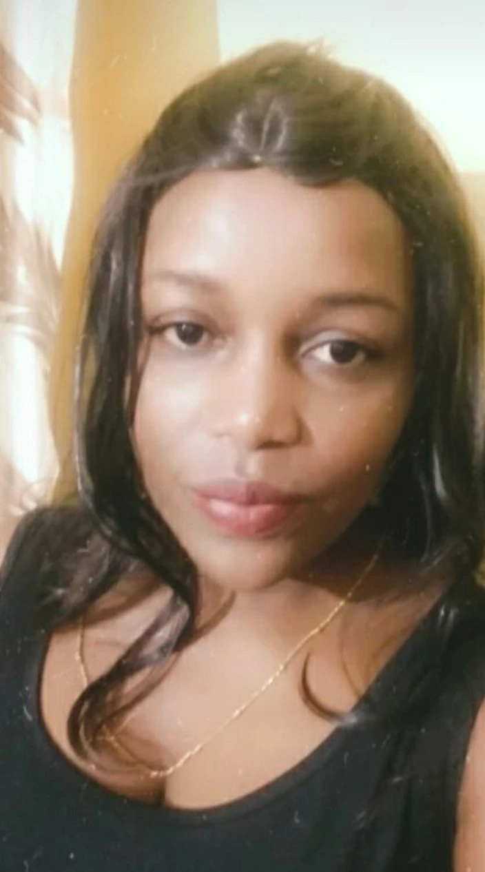 Mellisa – Central African adult performer in New Delhi — 1 / 2
