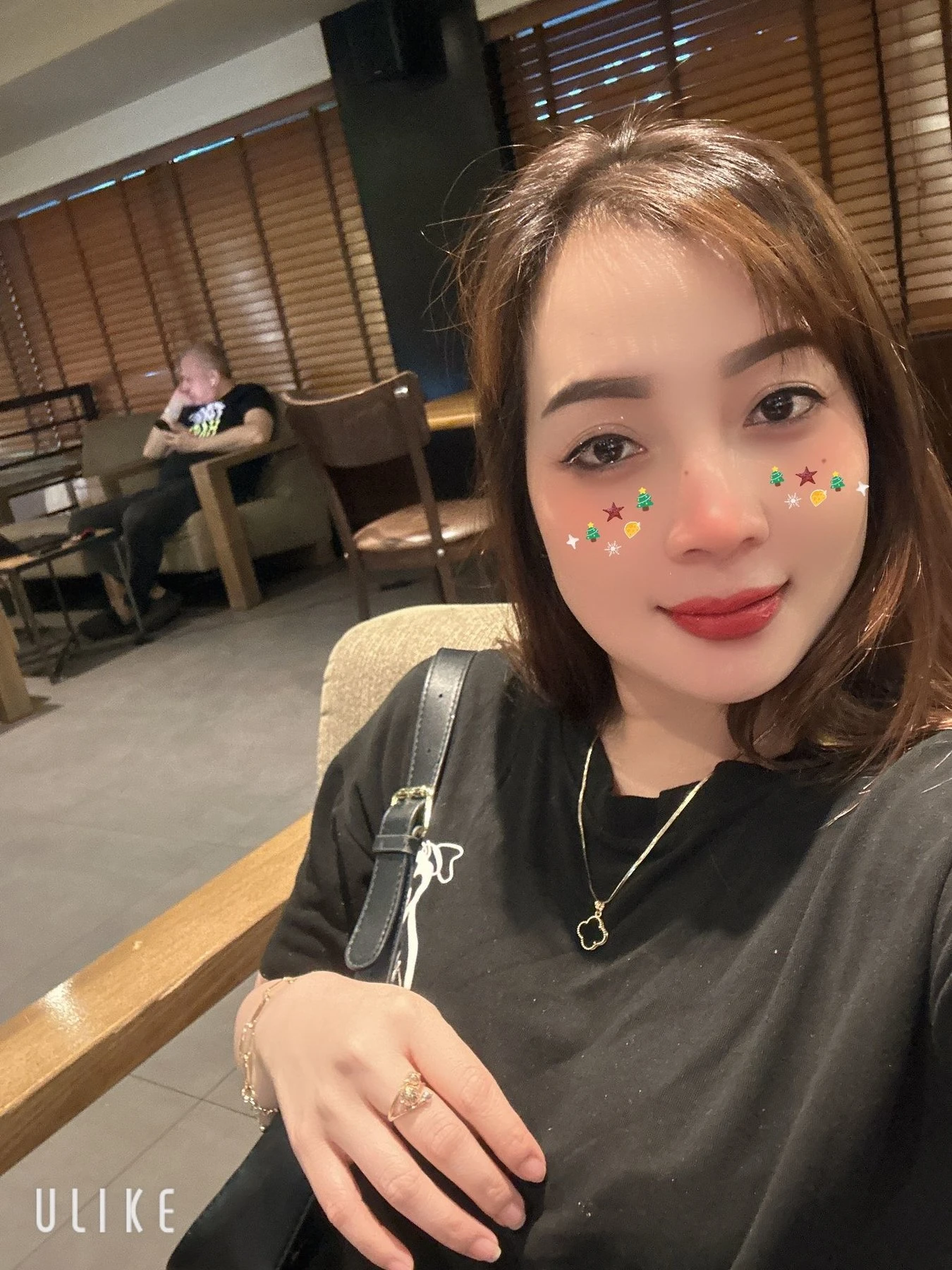 lysa – Singaporean masseuse in Hanoi — 2 / 4