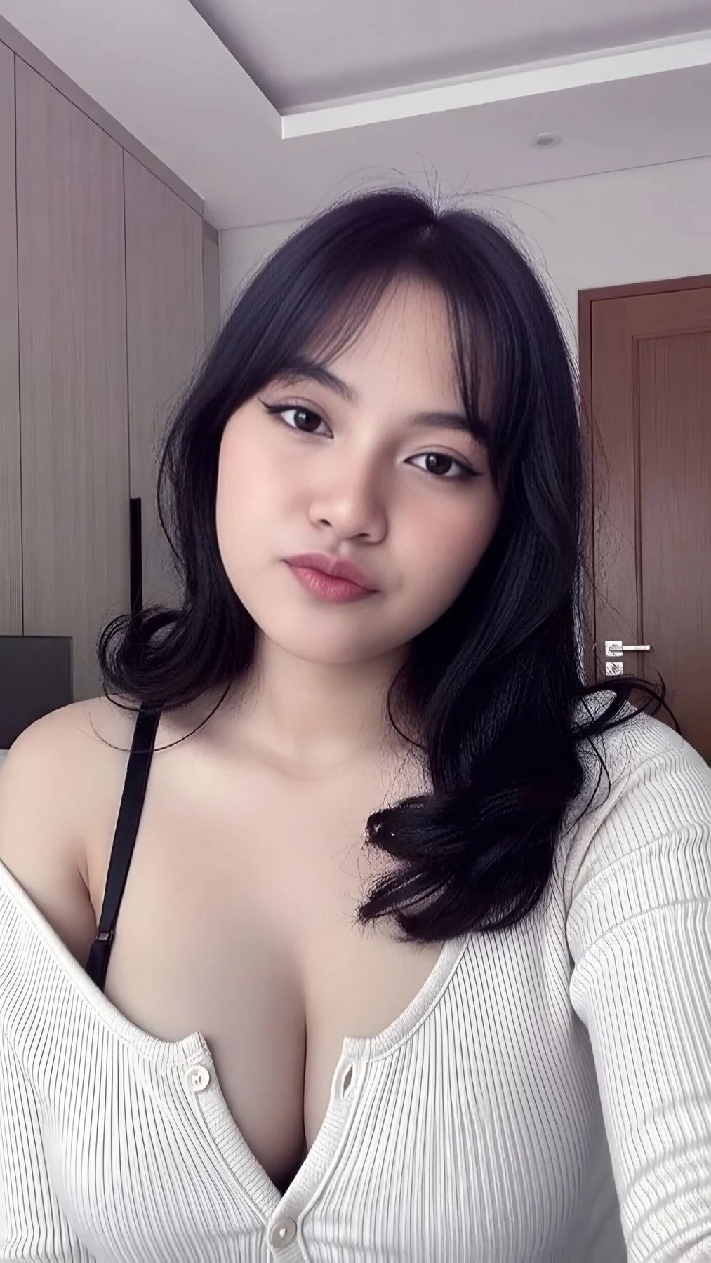 Ms. DiCi – Vietnamese escort in Ho Chi Minh City — 10 / 11