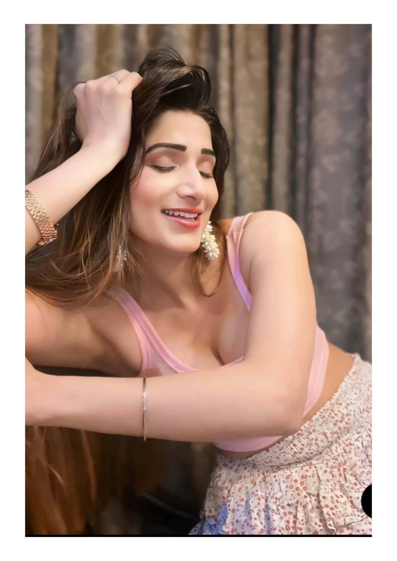 Russian and Indian Random Girls in Budge – Albanian escort in Chennai — 2 / 10