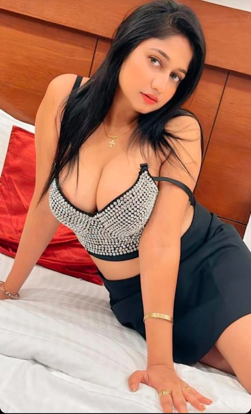 Zoya Lana – Indian escort in Udaipur — 2 / 3