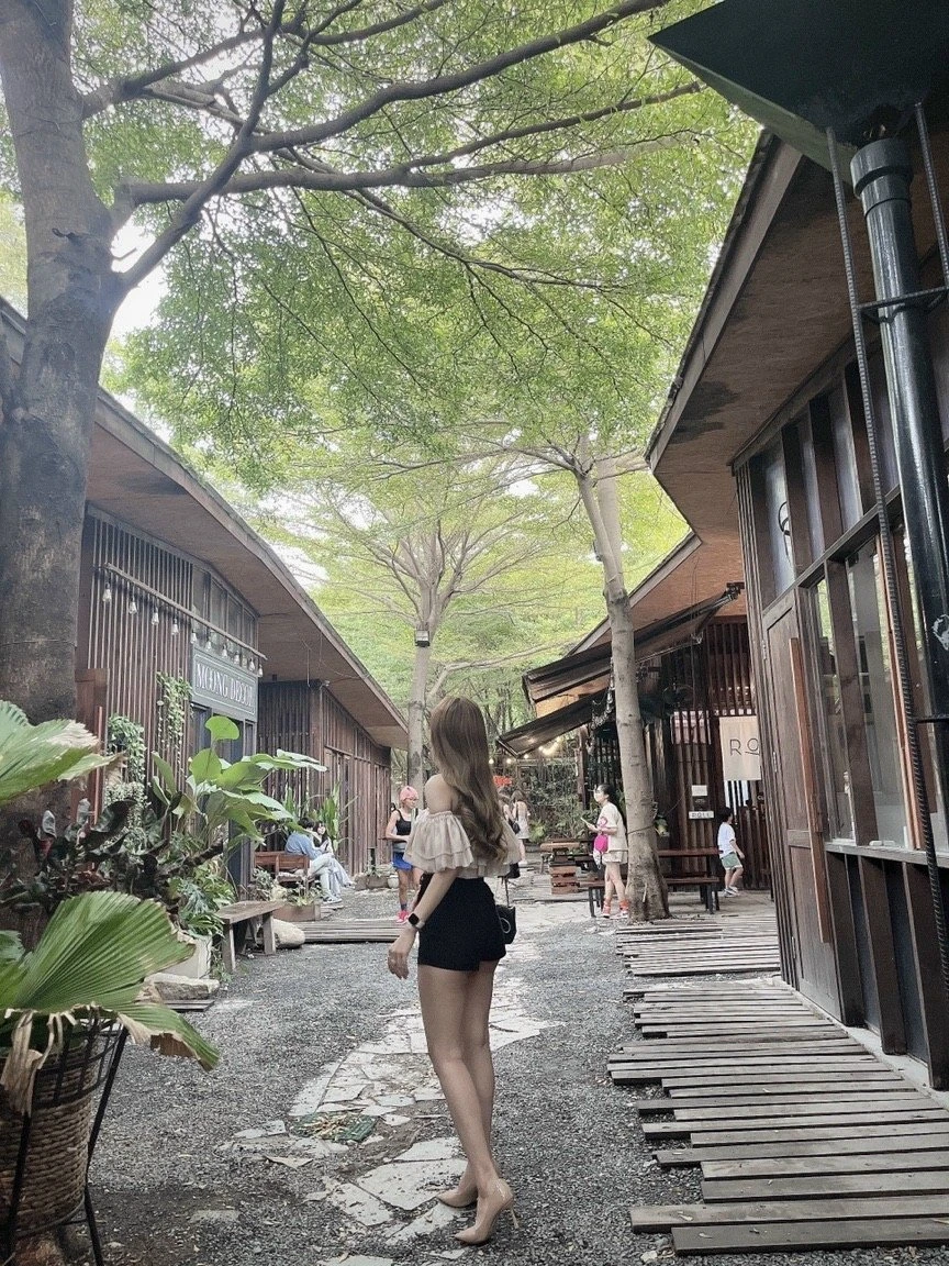Kelly – Vietnamese escort in Ho Chi Minh City — 7 / 8